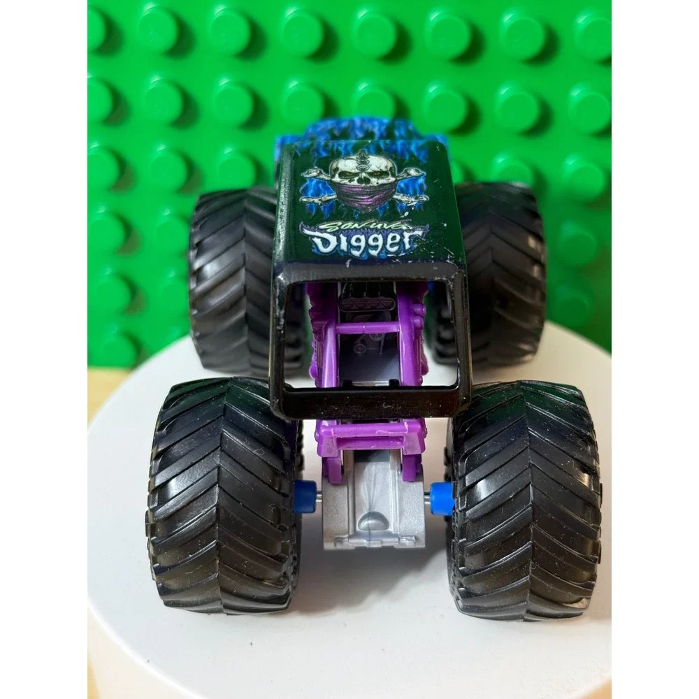 Monster Jam Son-uva Digger Monster Truck Black Blue Flames Die-cast 1:64 Scale